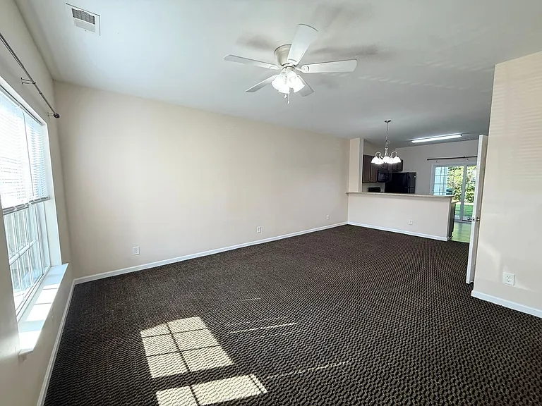 113 Spring Creek Dr — Photo 2