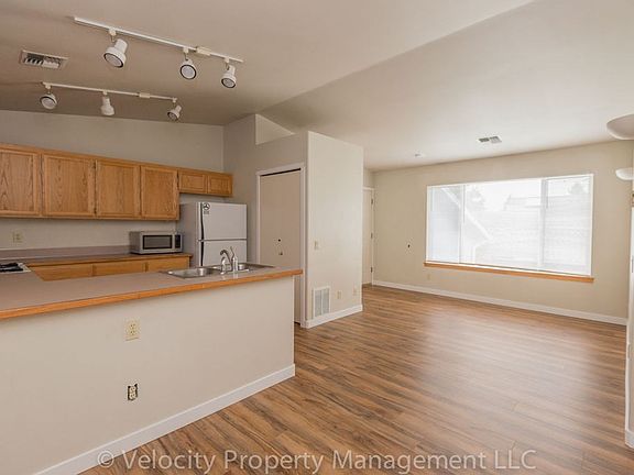 3rd image of 1095 NE Hidden Valley Dr #D