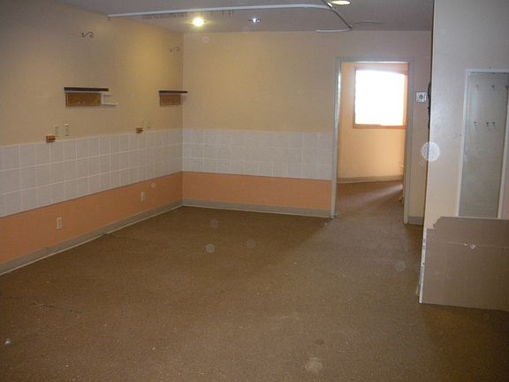 3rd image of 4353 Hylan Blvd