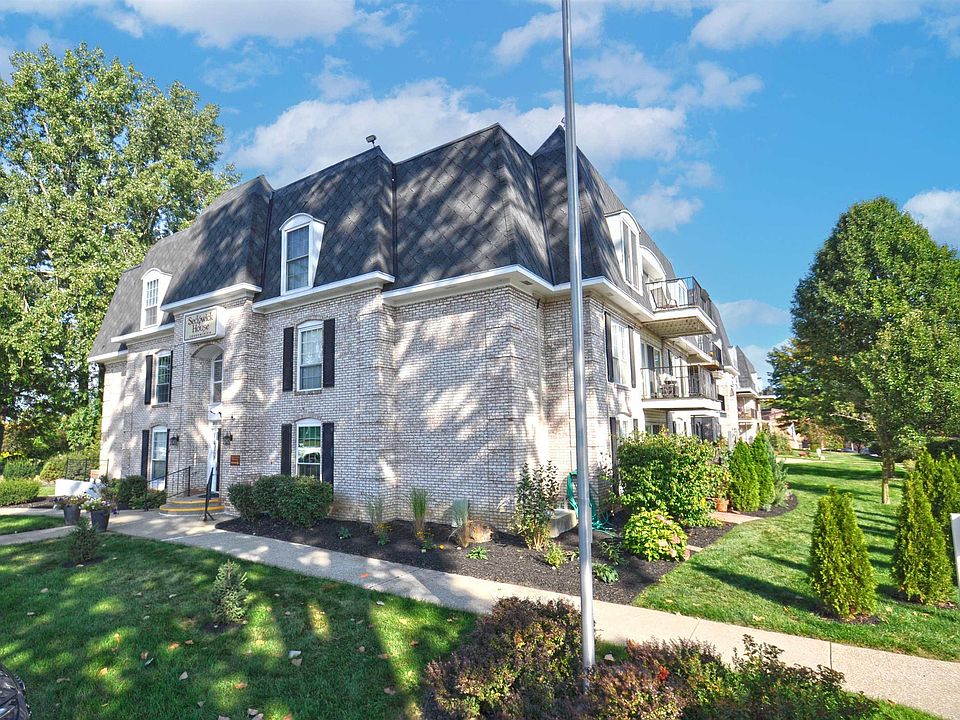 1st image of 820 Lincolnway Dr W #112