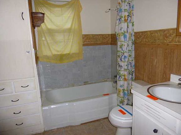 5th image of 1301 N B St