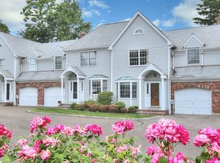 38 Mead St APT 11, New Canaan, CT 06840