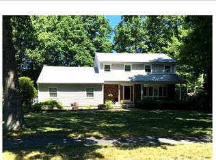 35 Rawson Hill Dr, Shrewsbury, MA 01545