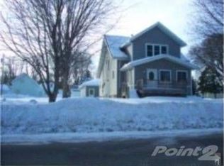 361 1st St, Gaylord, MN 55334