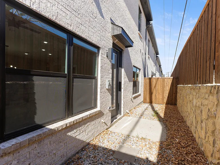 2390 Usman Dr — Photo 17