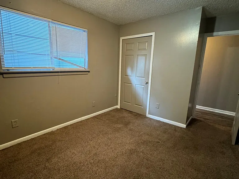 4725 Hoffman Rd #5 — Photo 7