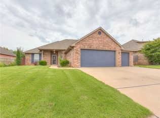 17300 Hardwood Pl, Edmond, OK 73012