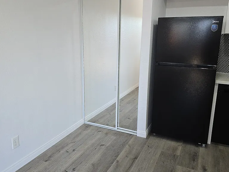 2065 Stanley Ave — Photo 5