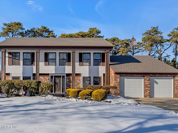 3rd image of 400 Killarney Drive