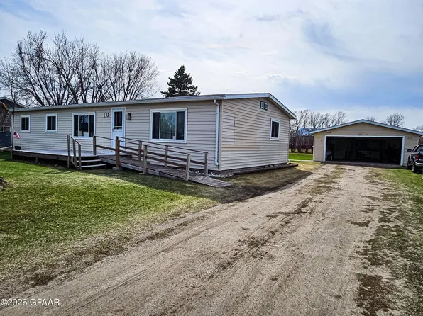 137 3rd St W, Hunter, ND 58048