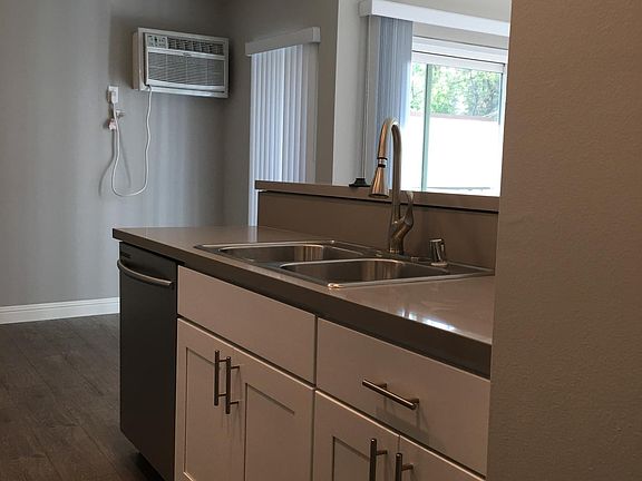 4th image of 441 Burchett St #218