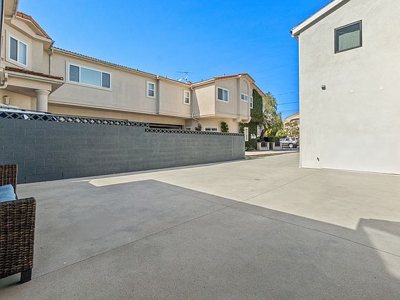 4th image of 2110 Plant Ave #B