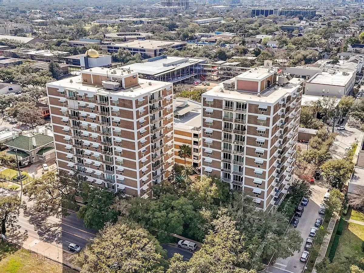 Photo 1 of 25 - 3600 Montrose Blvd #607 - Houston, TX Primary Photo - 3600 Montrose Blvd #607