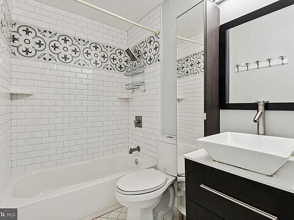 4th image of 1020 N Stafford St APT 111