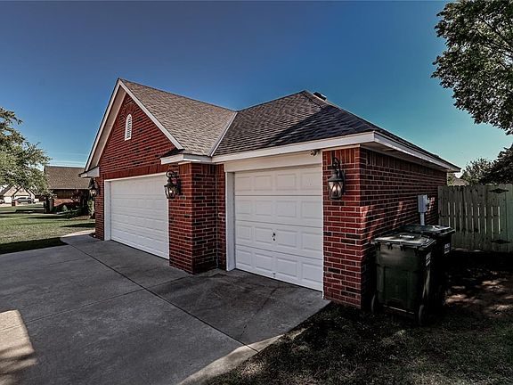 4th image of 21574 Lake Shadows Dr