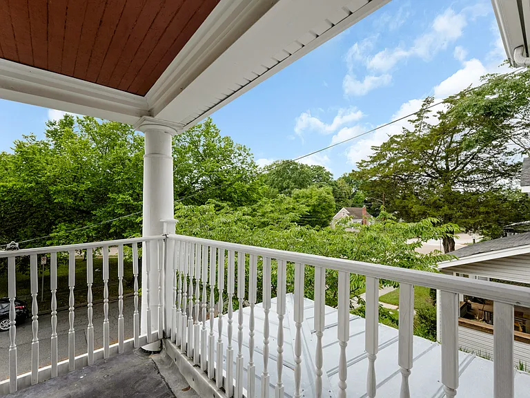 220 E Randall Ave — Photo 2