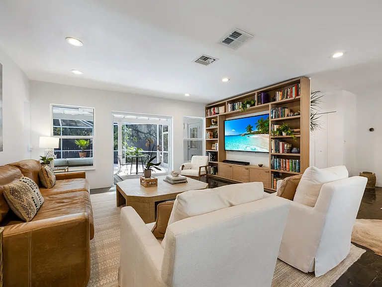 5100 SW 75th St — Photo 3