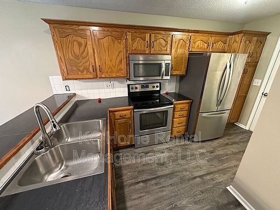 4th image of 718 NE Swann Cir