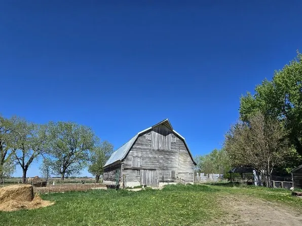 38492 470th Ave, Windom, MN 56101