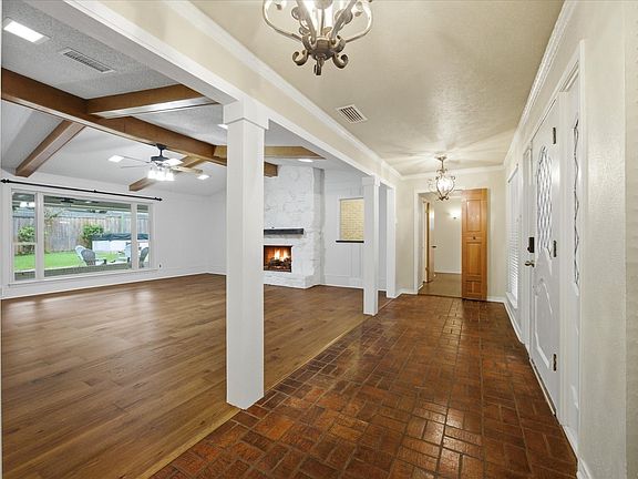 5th image of 306 Rockbrook Dr