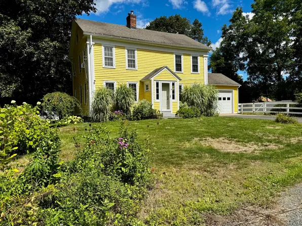 4 Ball Ln, Amherst, MA 01002