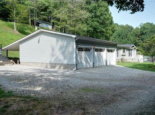 18 Tackett Ln, Tornado, WV 25202