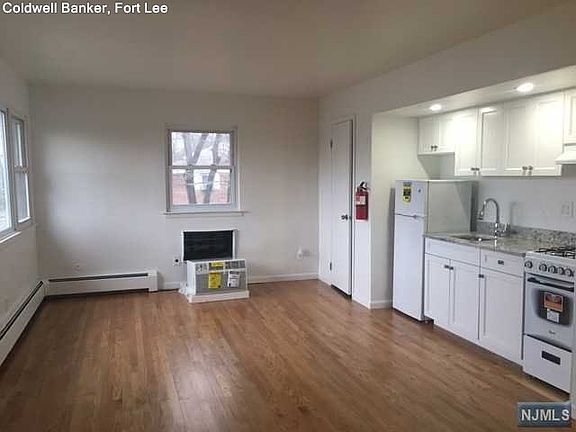 3rd image of 431 Grand Ave APT 2