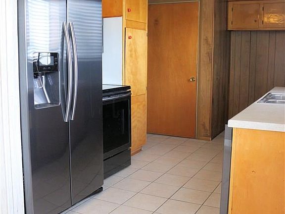 5th image of 300 Manson Dr