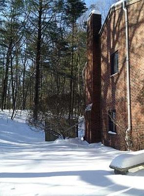 2nd image of 1 Highwood Dr