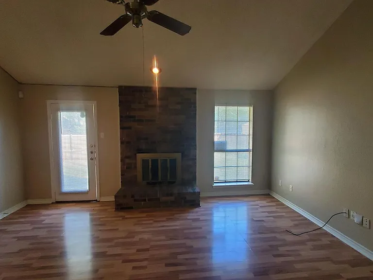 505 Pelican Ct — Photo 3