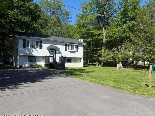 8111 Coco Dr, Pocono Summit, PA 18346