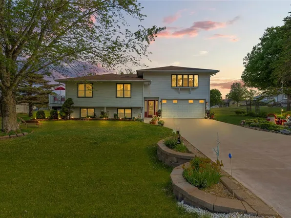 1005 Grubbs St, Center Point, IA 52213