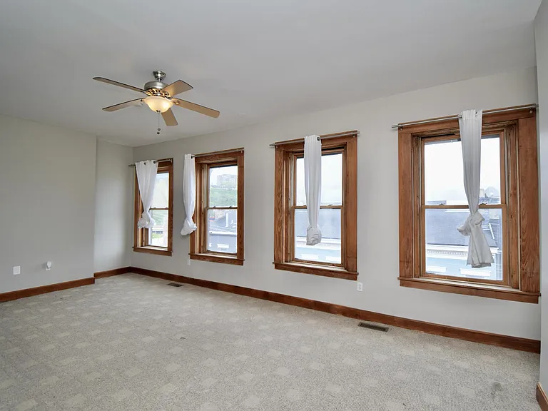 522 E 12th St #1 — Photo 25