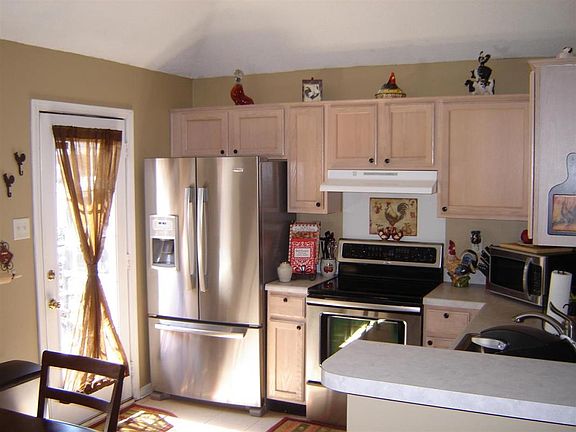 5th image of 60 Village Dr E