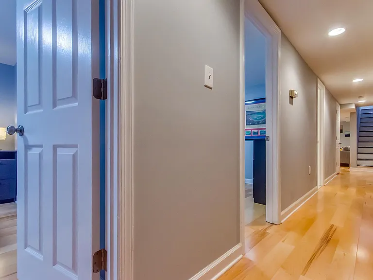 510 E St NE #B — Photo 17
