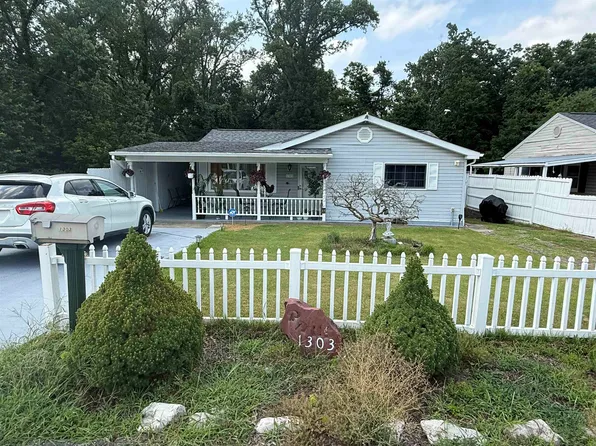1303 Grandview Dr, Ashland, KY 41101