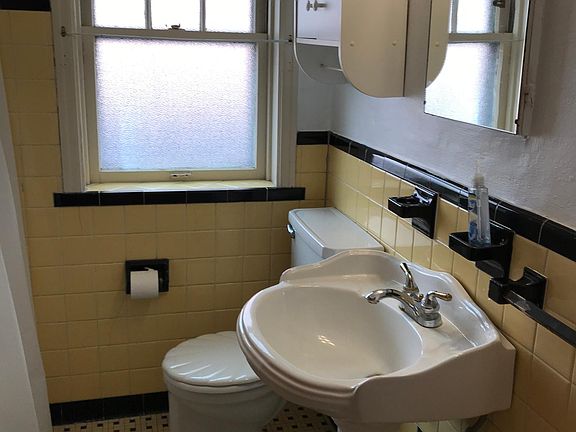 4th image of 6546 Winona Ave #West