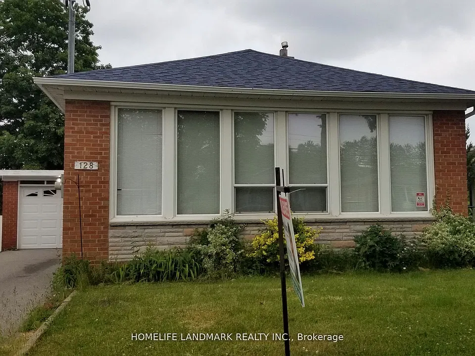 128 Lord Roberts Dr