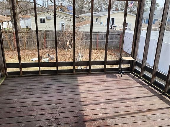 3rd image of 61 Monticello Ave