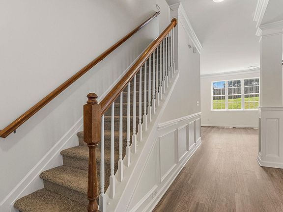 3rd image of 8 Carillon Ct