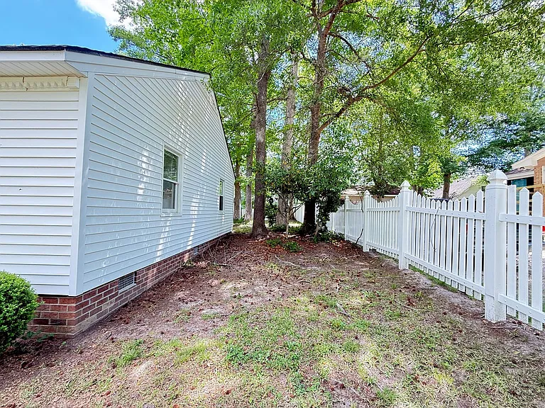 209 Oak Forest Dr — Photo 25