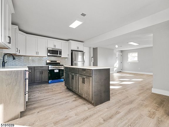 4th image of 58 Park Ave Floor 2