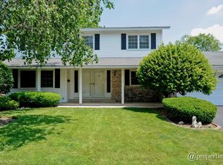 76 Lonsdale Rd, Elk Grove Village, IL 60007