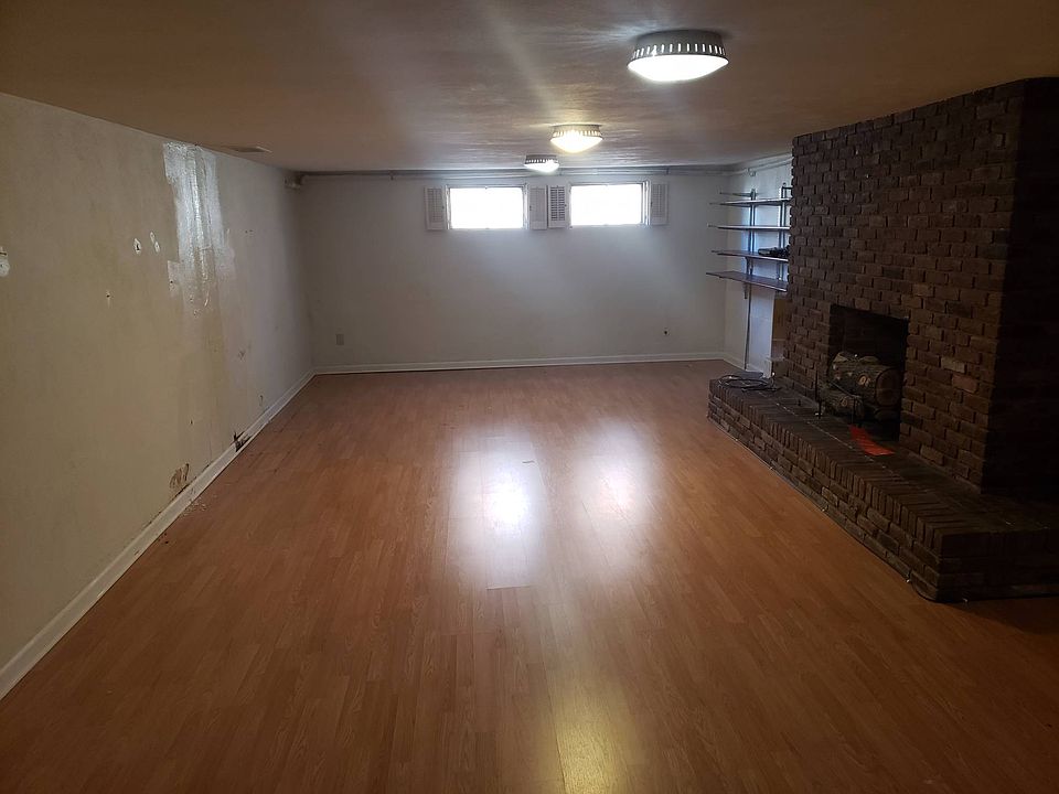 2nd image of 1936 Gardiner Ln APT 1