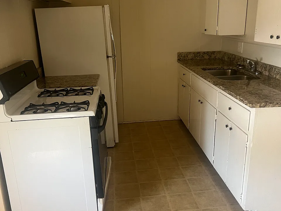 CUTE GALLEY KITCHEN