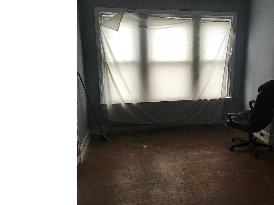 2nd image of 432 E Rockland St