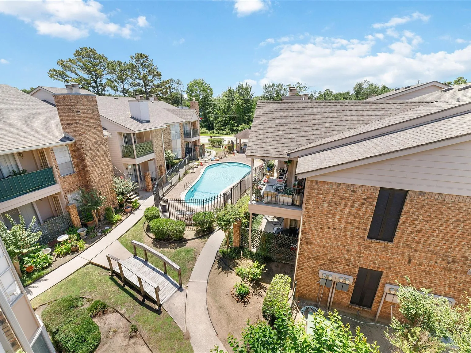 2 bed, 2.0 bath, 1152 sqft, $1,350 — Photo 3