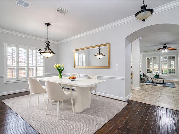 3rd image of 814 Hollington Way