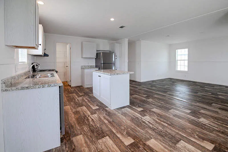 3 bed, 2.0 bath, 1352 sqft, $999 — Photo 3