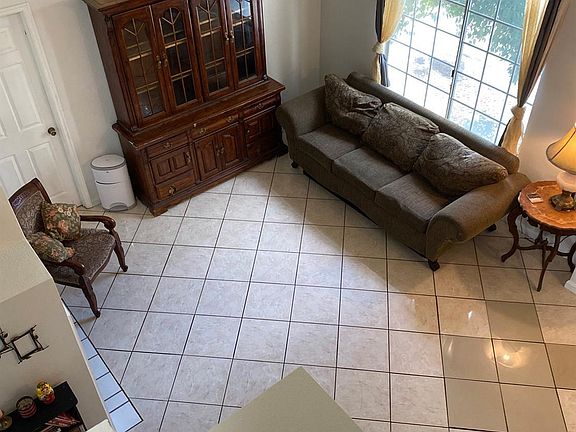 2nd image of 938 Shadywood Cir